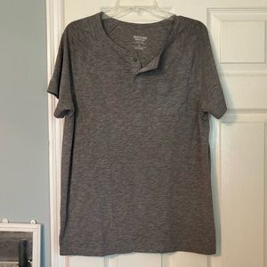 Men’s grey shirt